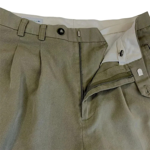 Cutter & Buck Classic Chino Golf Pleated Casual Shorts Size 33 Oyster Green - Picture 7 of 14